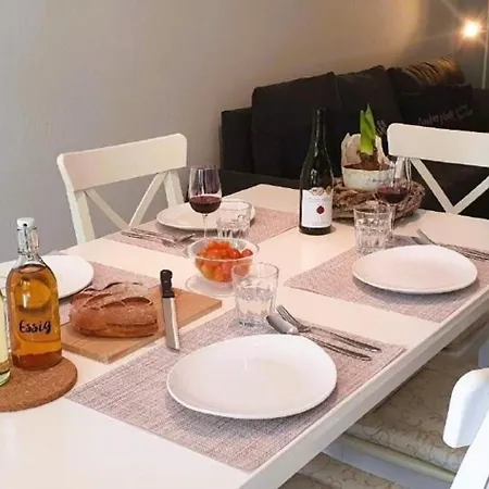 10 Palmen Apartment *