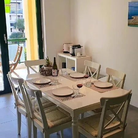 10 Palmen Apartment *